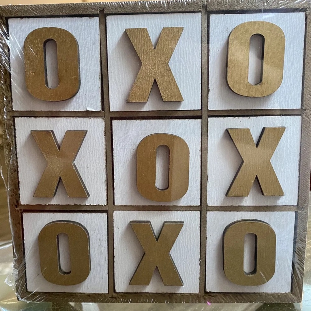 4/$20 GuangZhou HongYi Tabletop Wooden xoxo Decor  6 X 6”